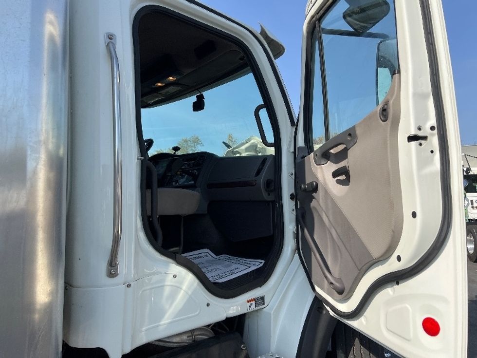 Medium Duty Box Truck-Light and Medium Duty Trucks-Freightliner-2017-M211264S-Bensalem-PA-340,530\n\t\tmiles-$ 66,500 - Image 20