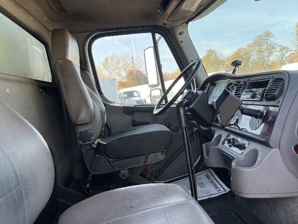 Medium Duty Box Truck-Light and Medium Duty Trucks-Freightliner-2017-M211264S-Bensalem-PA-340,530\n\t\tmiles-$ 66,500 - Image 22