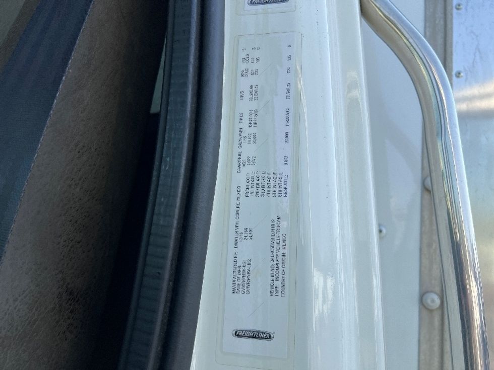 Medium Duty Box Truck-Light and Medium Duty Trucks-Freightliner-2017-M211264S-Bensalem-PA-340,530\n\t\tmiles-$ 66,500 - Image 25