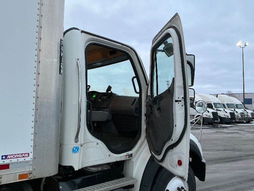 Medium Duty Box Truck-Light and Medium Duty Trucks-Freightliner-2017-M211264S-East Chicago-IN-226,941\n\t\tmiles-$ 66,500 - Image 19