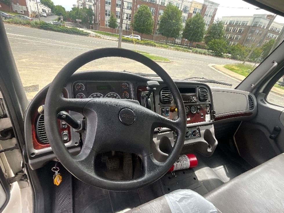 Medium Duty Box Truck-Light and Medium Duty Trucks-Freightliner-2018-M2-Alexandria-VA-145,428\n\t\tmiles-$ 52,500 - Image 16