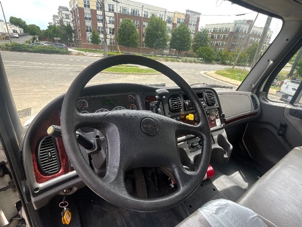 Medium Duty Box Truck-Light and Medium Duty Trucks-Freightliner-2018-M2-Alexandria-VA-145,428\n\t\tmiles-$ 52,500 - Image 17