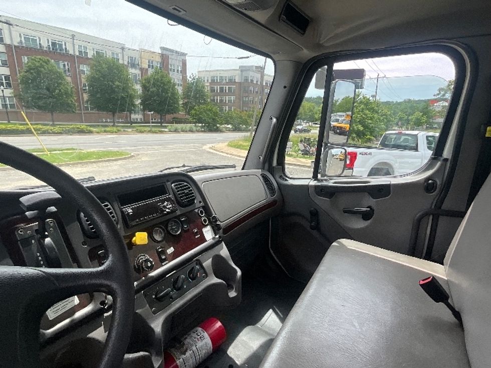 Medium Duty Box Truck-Light and Medium Duty Trucks-Freightliner-2018-M2-Alexandria-VA-145,428\n\t\tmiles-$ 52,500 - Image 18