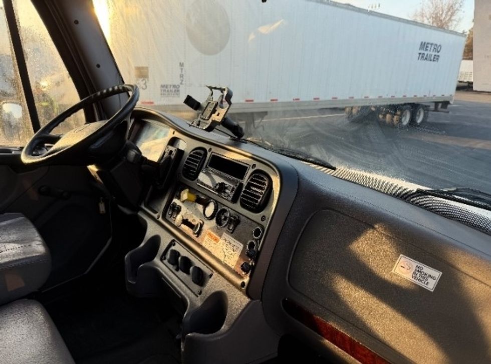 Medium Duty Box Truck-Light and Medium Duty Trucks-Freightliner-2018-M2-Alexandria-VA-152,350\n\t\tmiles-$ 47,750 - Image 21