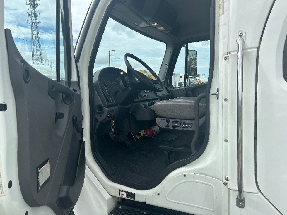 Medium Duty Box Truck-Light and Medium Duty Trucks-Freightliner-2018-M2-Apopka-FL-112,729\n\t\tmiles-$ 62,750 - Image 16