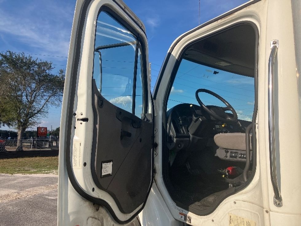 Medium Duty Box Truck-Light and Medium Duty Trucks-Freightliner-2018-M2-Apopka-FL-291,227\n\t\tmiles-$ 21,000 - Image 16