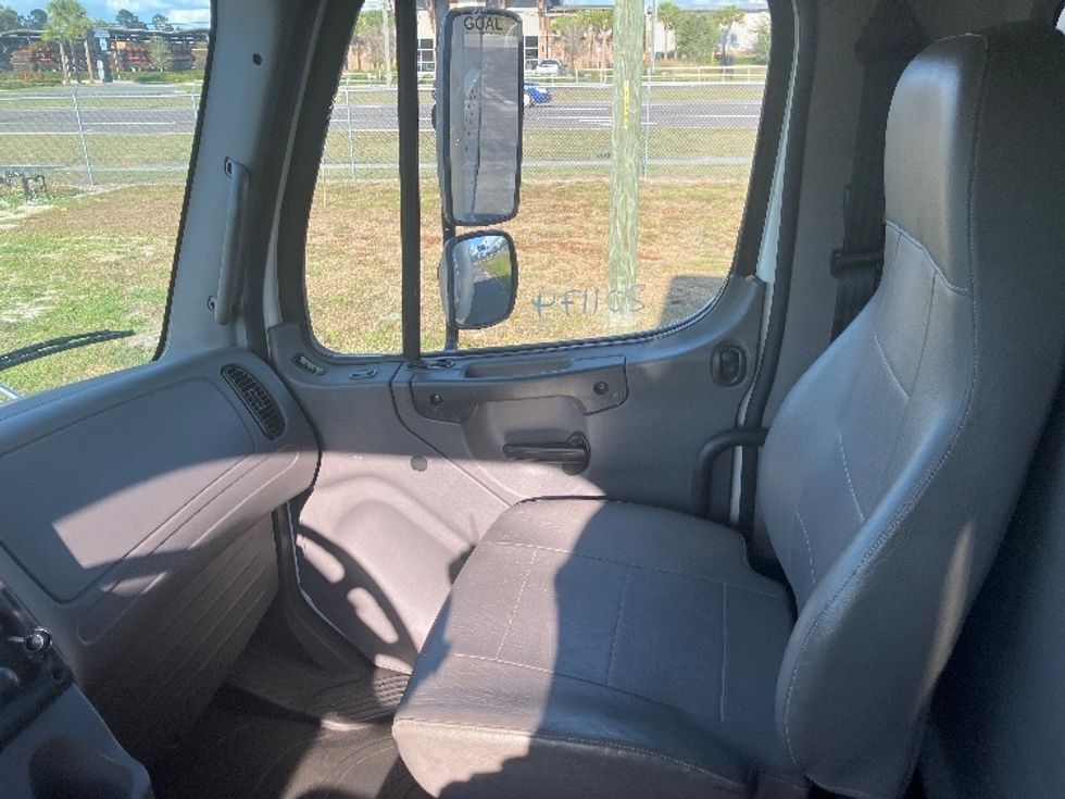 Medium Duty Box Truck-Light and Medium Duty Trucks-Freightliner-2018-M2-Apopka-FL-291,227\n\t\tmiles-$ 21,000 - Image 19