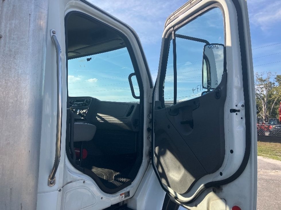 Medium Duty Box Truck-Light and Medium Duty Trucks-Freightliner-2018-M2-Apopka-FL-291,227\n\t\tmiles-$ 21,000 - Image 20