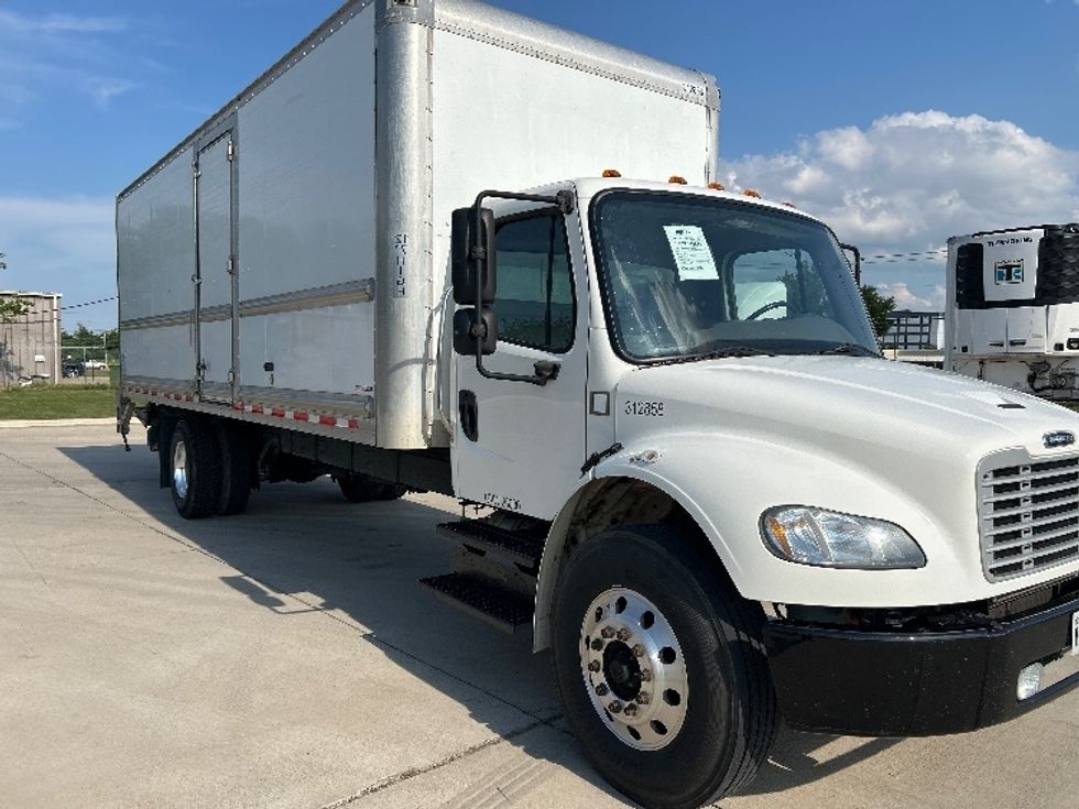 Medium Duty Box Truck-Light and Medium Duty Trucks-Freightliner-2018-M2-Arlington-TX-192,445\n\t\tmiles-$ 49,000 - Image 1