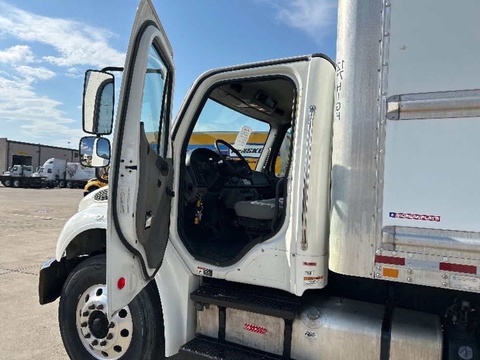 Medium Duty Box Truck-Light and Medium Duty Trucks-Freightliner-2018-M2-Arlington-TX-192,445\n\t\tmiles-$ 49,000 - Image 16