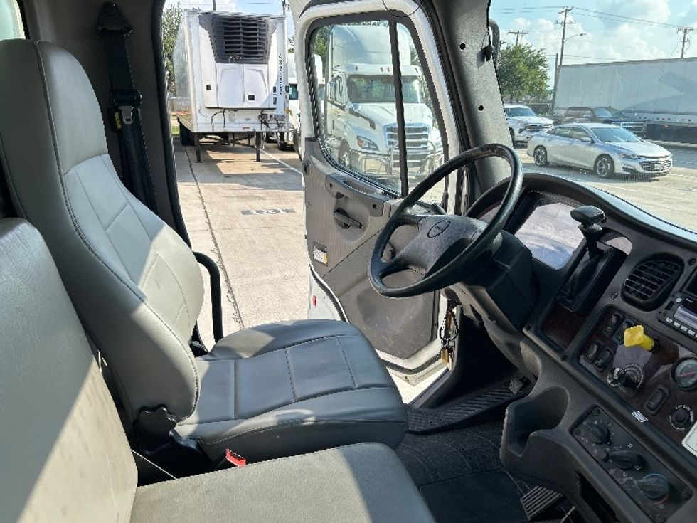 Medium Duty Box Truck-Light and Medium Duty Trucks-Freightliner-2018-M2-Arlington-TX-192,445\n\t\tmiles-$ 49,000 - Image 22