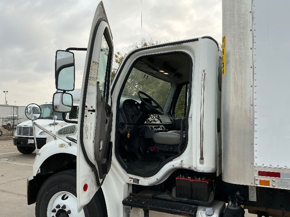 Medium Duty Box Truck-Light and Medium Duty Trucks-Freightliner-2018-M2-Arlington-TX-310,863\n\t\tmiles-$ 30,750 - Image 16