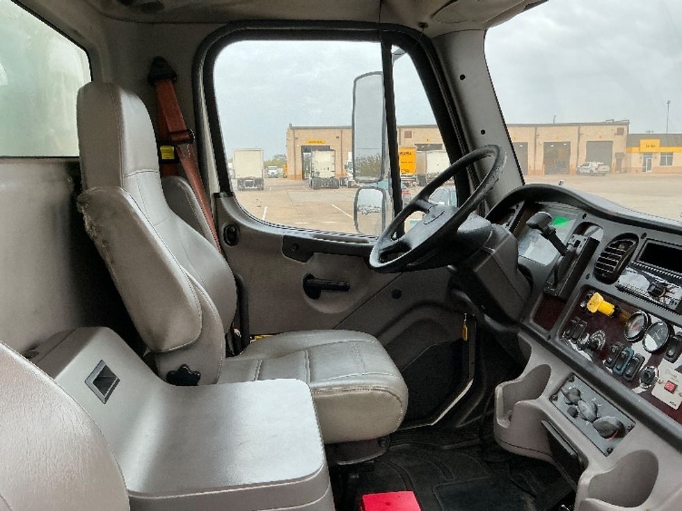Medium Duty Box Truck-Light and Medium Duty Trucks-Freightliner-2018-M2-Arlington-TX-310,863\n\t\tmiles-$ 30,750 - Image 22