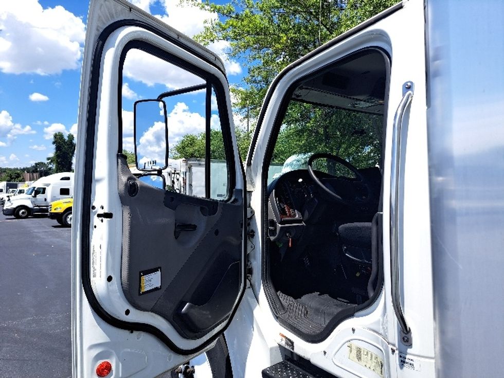 Medium Duty Box Truck-Light and Medium Duty Trucks-Freightliner-2018-M2-Atlanta-GA-219,262\n\t\tmiles-$ 47,750 - Image 15