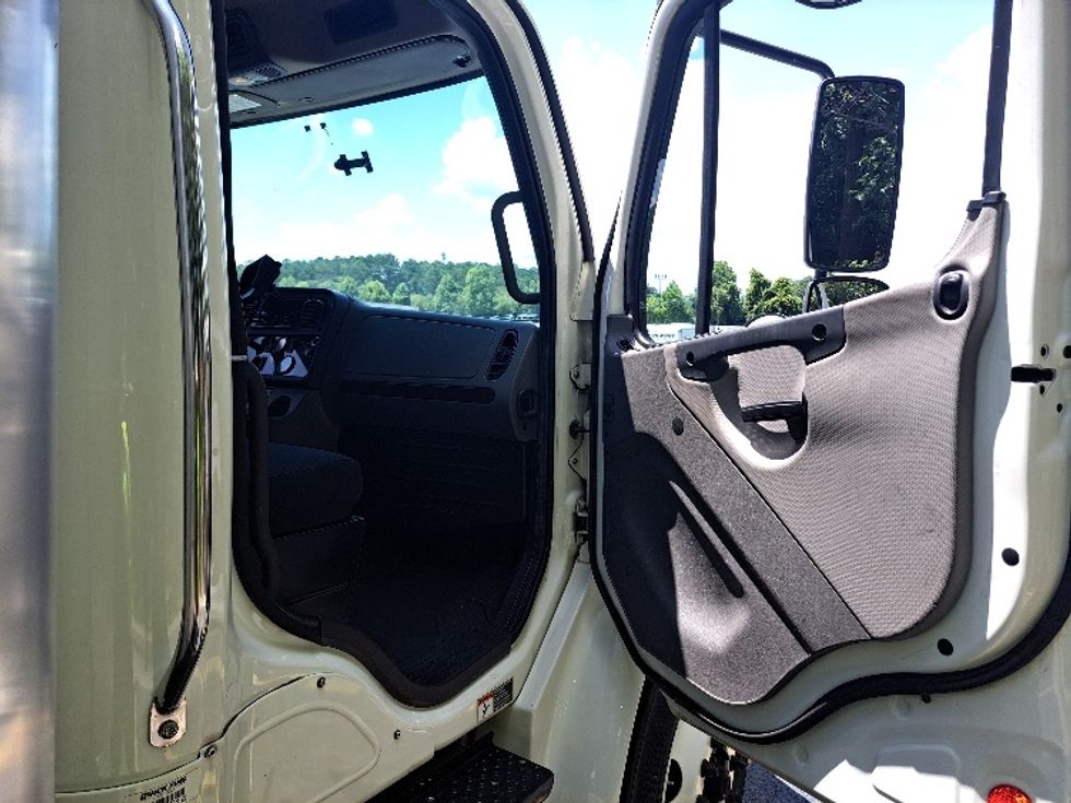 Medium Duty Box Truck-Light and Medium Duty Trucks-Freightliner-2018-M2-Atlanta-GA-219,262\n\t\tmiles-$ 47,750 - Image 19