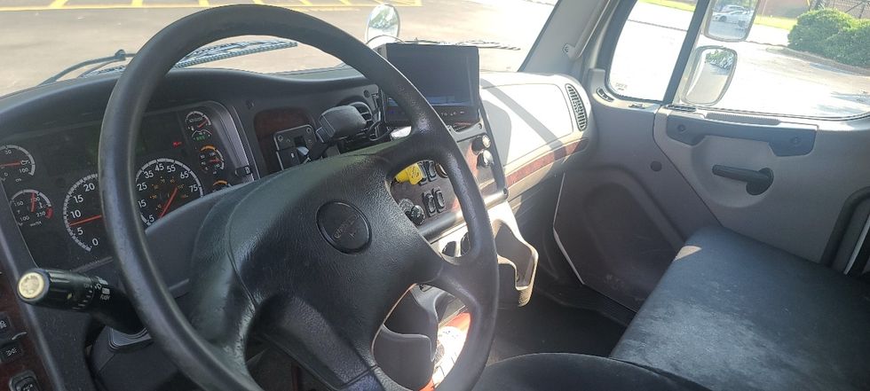 Medium Duty Box Truck-Light and Medium Duty Trucks-Freightliner-2018-M2-Atlanta-GA-242,854\n\t\tmiles-$ 42,750 - Image 17