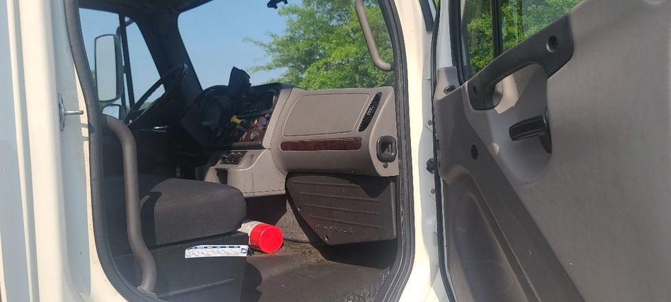 Medium Duty Box Truck-Light and Medium Duty Trucks-Freightliner-2018-M2-Atlanta-GA-242,854\n\t\tmiles-$ 42,750 - Image 20