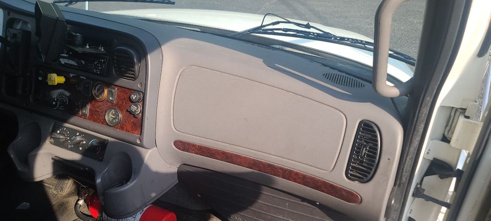 Medium Duty Box Truck-Light and Medium Duty Trucks-Freightliner-2018-M2-Atlanta-GA-242,854\n\t\tmiles-$ 42,750 - Image 21