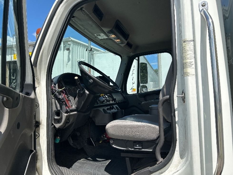 Medium Duty Box Truck-Light and Medium Duty Trucks-Freightliner-2018-M2-Auburn-MA-240,800\n\t\tmiles-$ 30,500 - Image 16