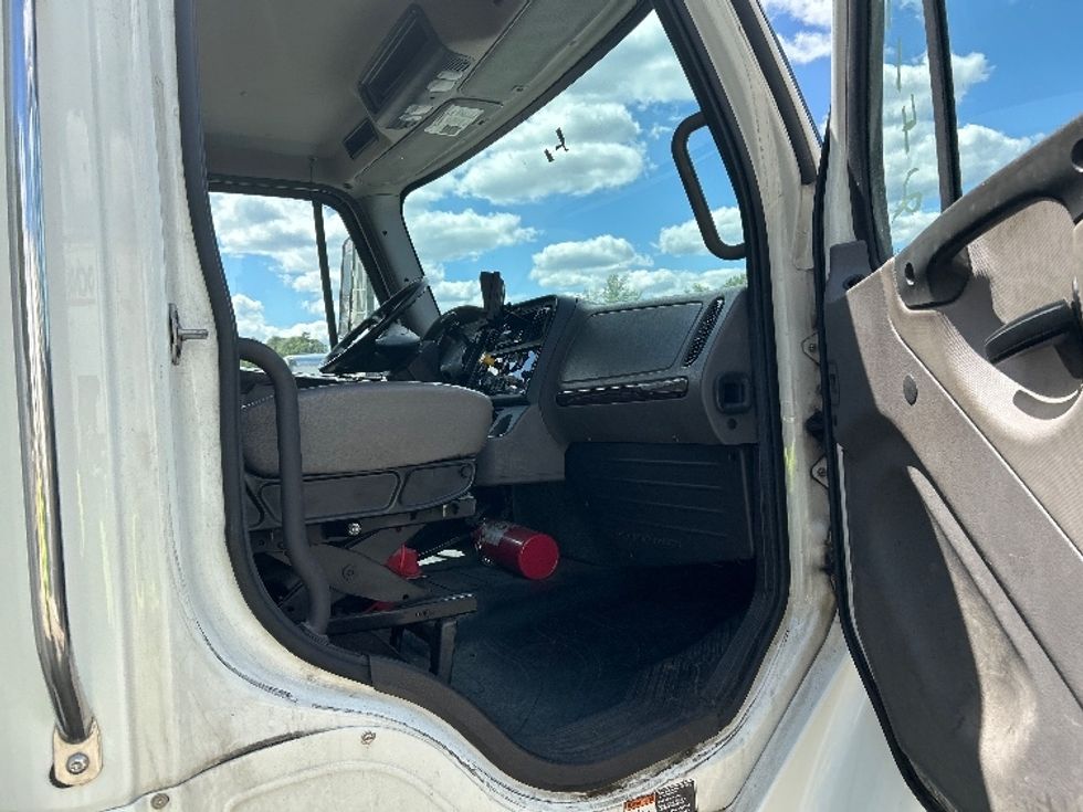 Medium Duty Box Truck-Light and Medium Duty Trucks-Freightliner-2018-M2-Auburn-MA-240,800\n\t\tmiles-$ 30,500 - Image 20