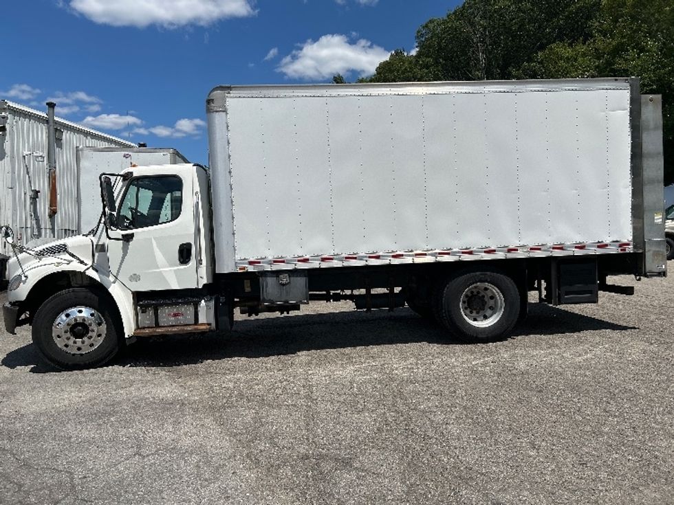 Medium Duty Box Truck-Light and Medium Duty Trucks-Freightliner-2018-M2-Auburn-MA-240,800\n\t\tmiles-$ 30,500 - Image 4