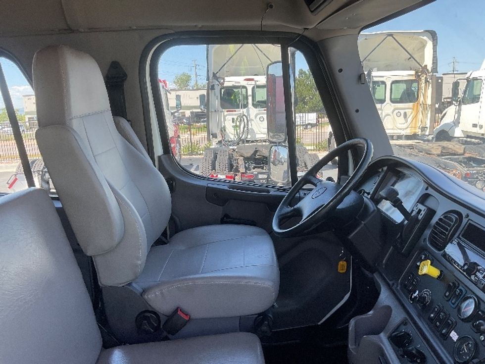 Medium Duty Box Truck-Light and Medium Duty Trucks-Freightliner-2018-M2-Aurora-CO-80,697\n\t\tmiles-$ 65,500 - Image 22