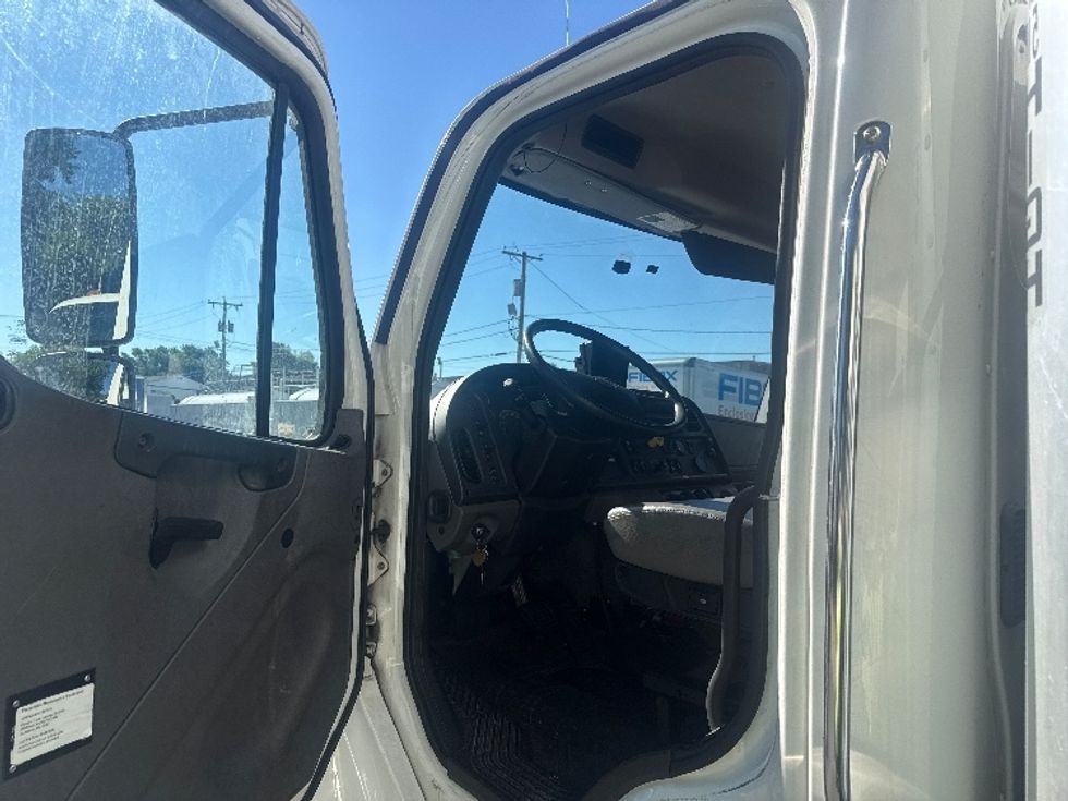 Medium Duty Box Truck-Light and Medium Duty Trucks-Freightliner-2018-M2-Baltimore-MD-192,235\n\t\tmiles-$ 52,500 - Image 16