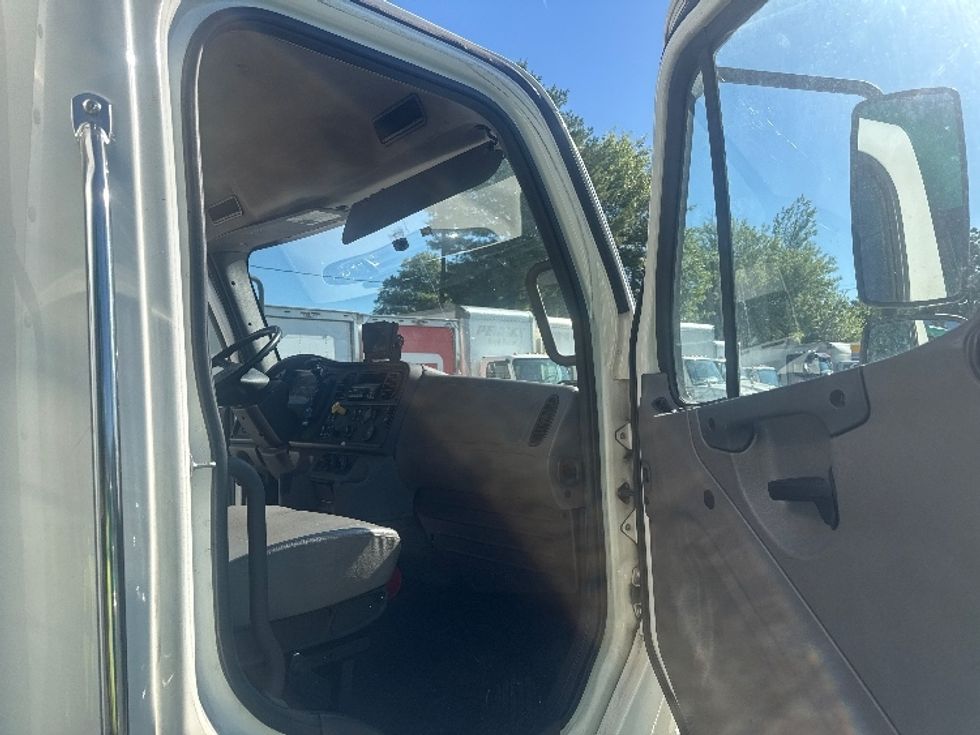 Medium Duty Box Truck-Light and Medium Duty Trucks-Freightliner-2018-M2-Baltimore-MD-192,235\n\t\tmiles-$ 52,500 - Image 20