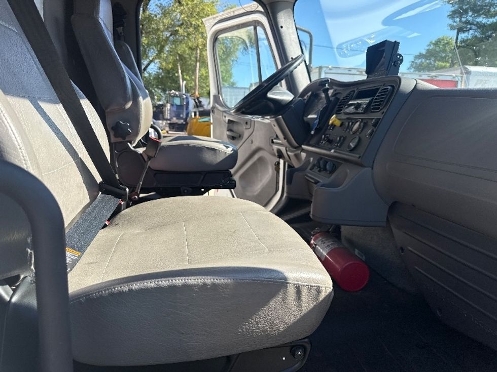 Medium Duty Box Truck-Light and Medium Duty Trucks-Freightliner-2018-M2-Baltimore-MD-192,235\n\t\tmiles-$ 52,500 - Image 22
