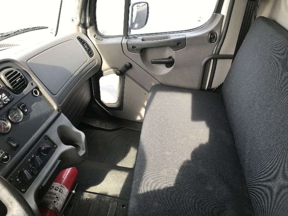 Medium Duty Box Truck-Light and Medium Duty Trucks-Freightliner-2018-M2-Bensalem-PA-149,636\n\t\tmiles-$ 44,750 - Image 19