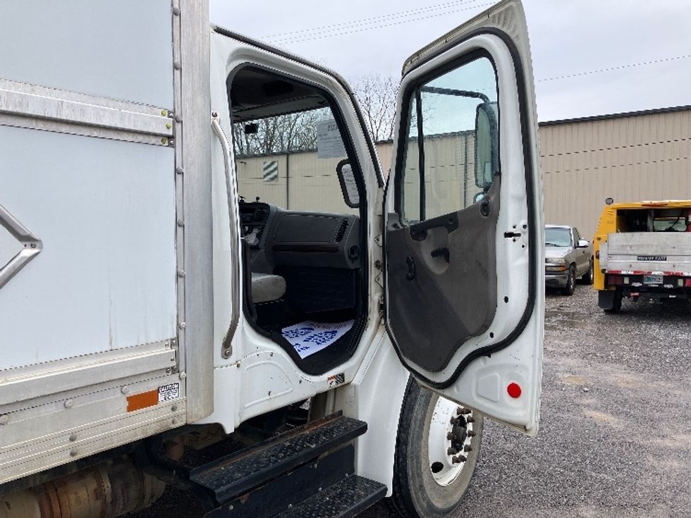 Medium Duty Box Truck-Light and Medium Duty Trucks-Freightliner-2018-M2-Birmingham-AL-140,460\n\t\tmiles-$ 52,750 - Image 13