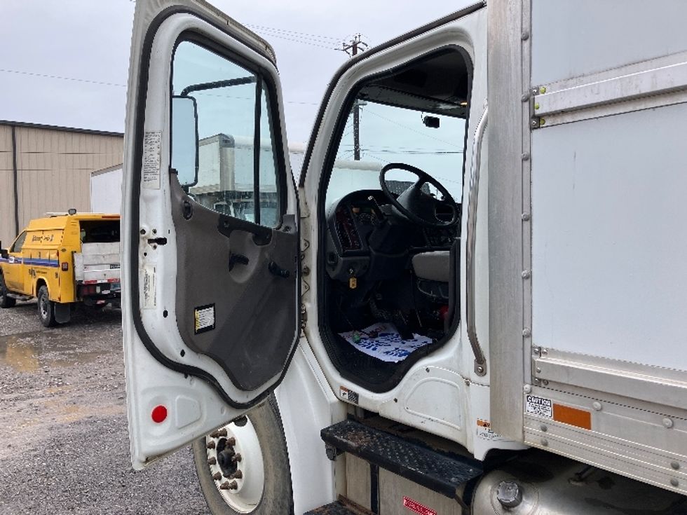 Medium Duty Box Truck-Light and Medium Duty Trucks-Freightliner-2018-M2-Birmingham-AL-140,460\n\t\tmiles-$ 52,750 - Image 17