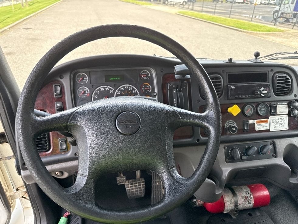 Medium Duty Box Truck-Light and Medium Duty Trucks-Freightliner-2018-M2-Birmingham-AL-140,460\n\t\tmiles-$ 52,750 - Image 19