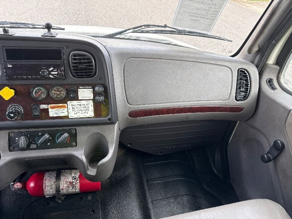 Medium Duty Box Truck-Light and Medium Duty Trucks-Freightliner-2018-M2-Birmingham-AL-140,460\n\t\tmiles-$ 52,750 - Image 21