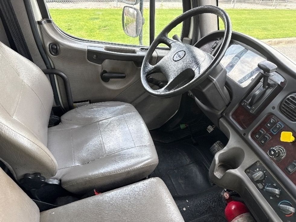 Medium Duty Box Truck-Light and Medium Duty Trucks-Freightliner-2018-M2-Birmingham-AL-140,460\n\t\tmiles-$ 52,750 - Image 22