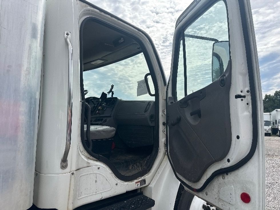 Medium Duty Box Truck-Light and Medium Duty Trucks-Freightliner-2018-M2-Birmingham-AL-325,440\n\t\tmiles-$ 25,250 - Image 19