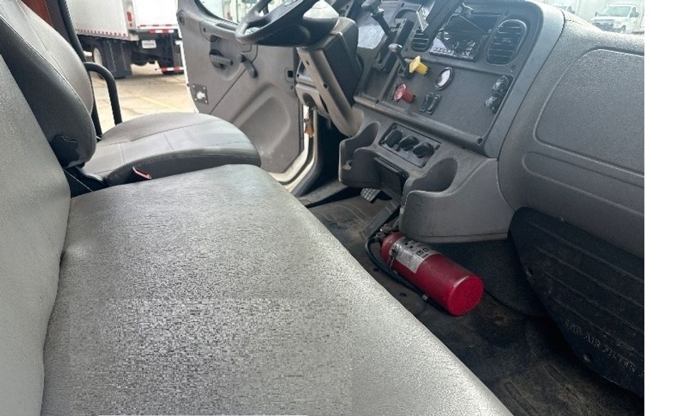 Medium Duty Box Truck-Light and Medium Duty Trucks-Freightliner-2018-M2-Birmingham-AL-325,440\n\t\tmiles-$ 25,250 - Image 24