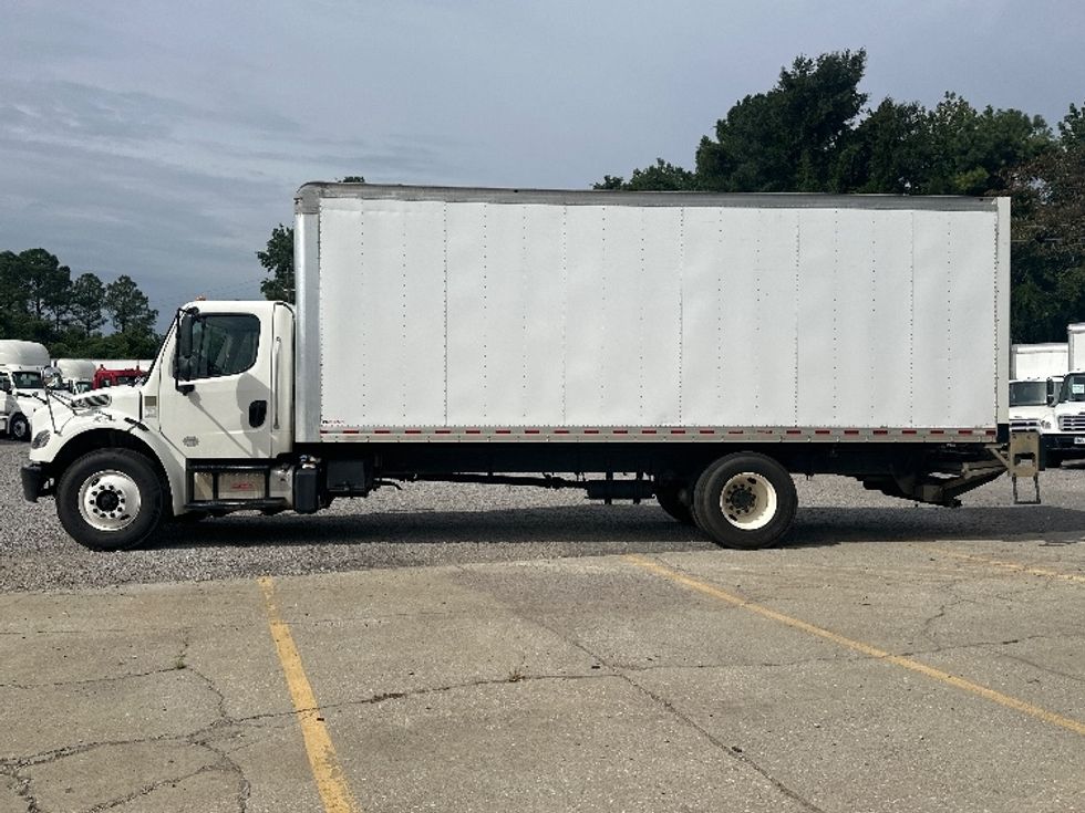 Medium Duty Box Truck-Light and Medium Duty Trucks-Freightliner-2018-M2-Birmingham-AL-325,440\n\t\tmiles-$ 25,250 - Image 4