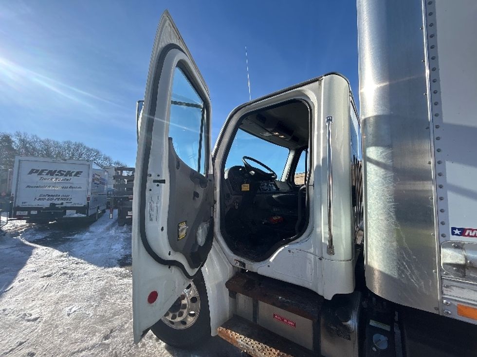 Medium Duty Box Truck-Light and Medium Duty Trucks-Freightliner-2018-M2-Braintree-MA-19,331\n\t\tmiles-$ 49,500 - Image 16