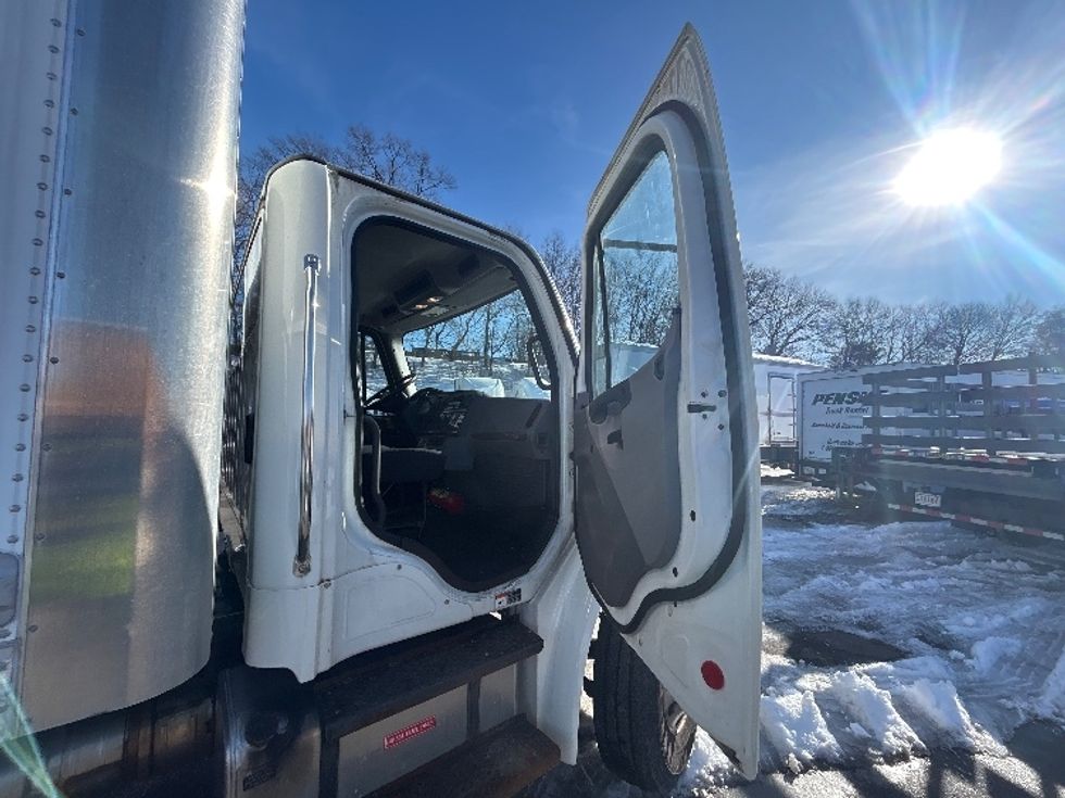 Medium Duty Box Truck-Light and Medium Duty Trucks-Freightliner-2018-M2-Braintree-MA-19,331\n\t\tmiles-$ 49,500 - Image 19
