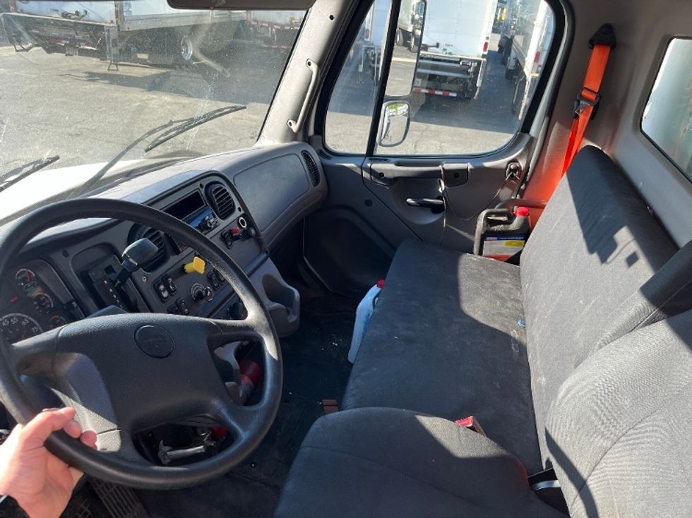 Medium Duty Box Truck-Light and Medium Duty Trucks-Freightliner-2018-M2-Braintree-MA-229,649\n\t\tmiles-$ 25,000 - Image 4