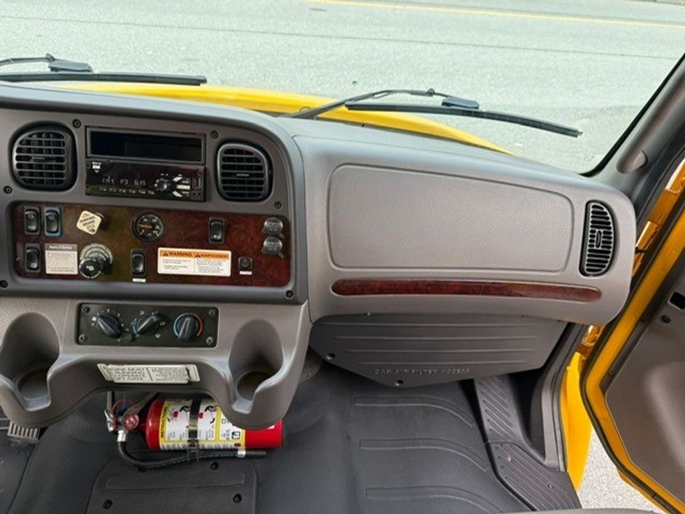 Medium Duty Box Truck-Light and Medium Duty Trucks-Freightliner-2018-M2-Burnaby-BC-205,975\n\t\tkm-$ 63,750 - Image 14