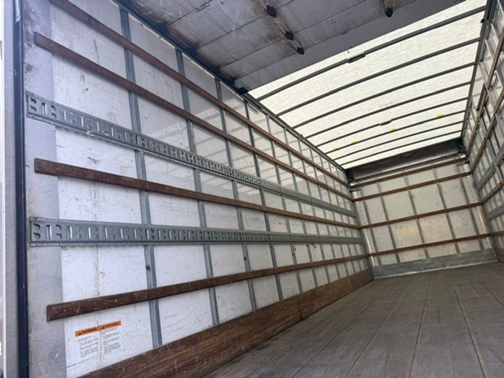 Medium Duty Box Truck-Light and Medium Duty Trucks-Freightliner-2018-M2-Burnaby-BC-205,975\n\t\tkm-$ 63,750 - Image 7