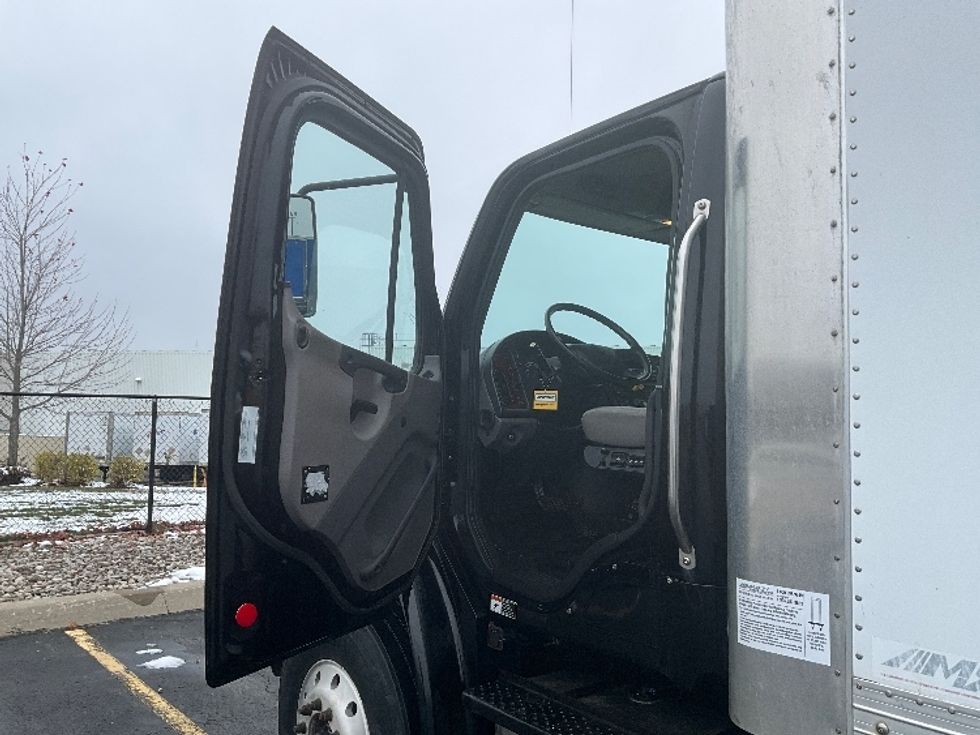 Medium Duty Box Truck-Light and Medium Duty Trucks-Freightliner-2018-M2-Cambridge-ON-37,164\n\t\tkm-$ 85,500 - Image 15