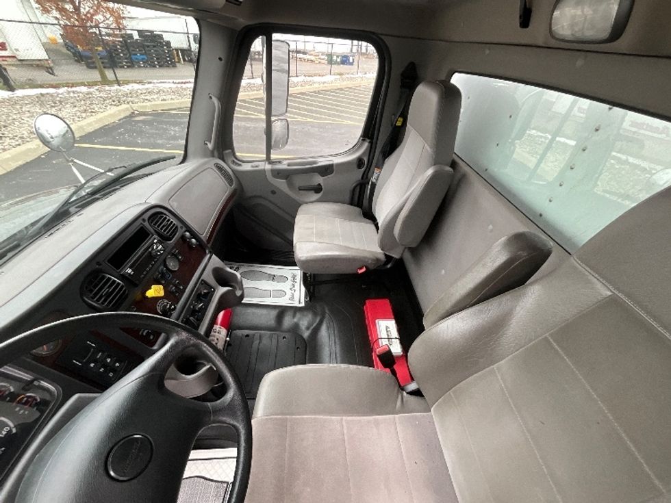 Medium Duty Box Truck-Light and Medium Duty Trucks-Freightliner-2018-M2-Cambridge-ON-37,164\n\t\tkm-$ 85,500 - Image 18