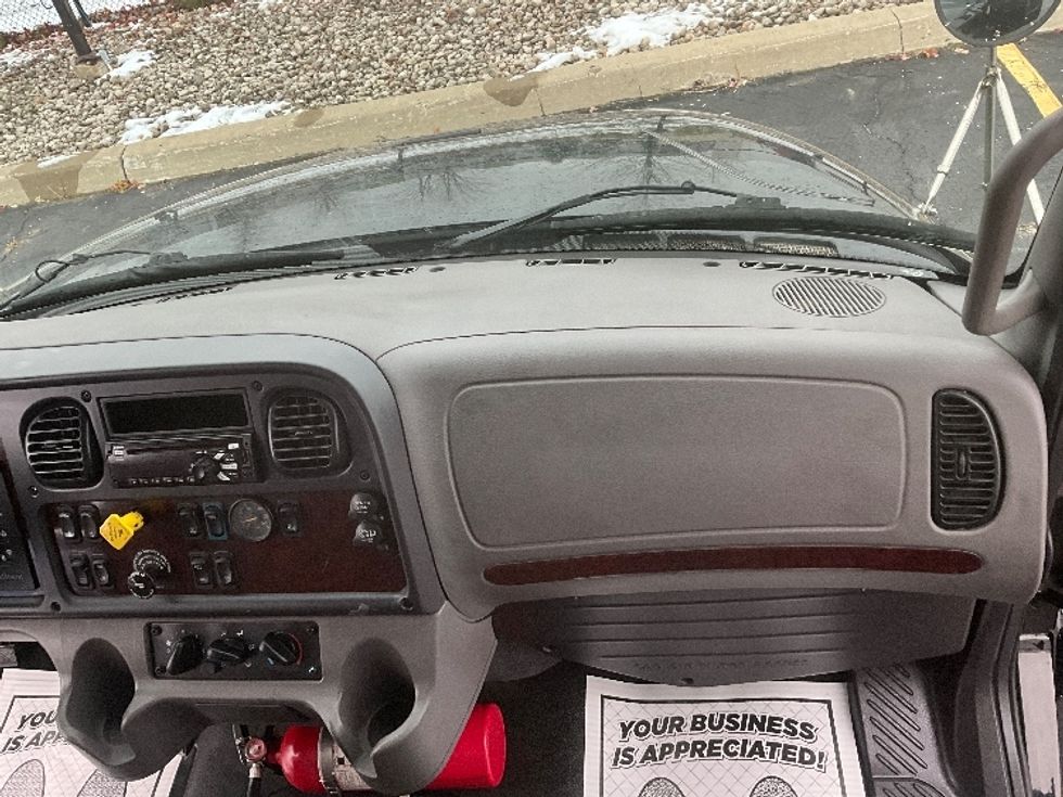 Medium Duty Box Truck-Light and Medium Duty Trucks-Freightliner-2018-M2-Cambridge-ON-37,164\n\t\tkm-$ 85,500 - Image 20