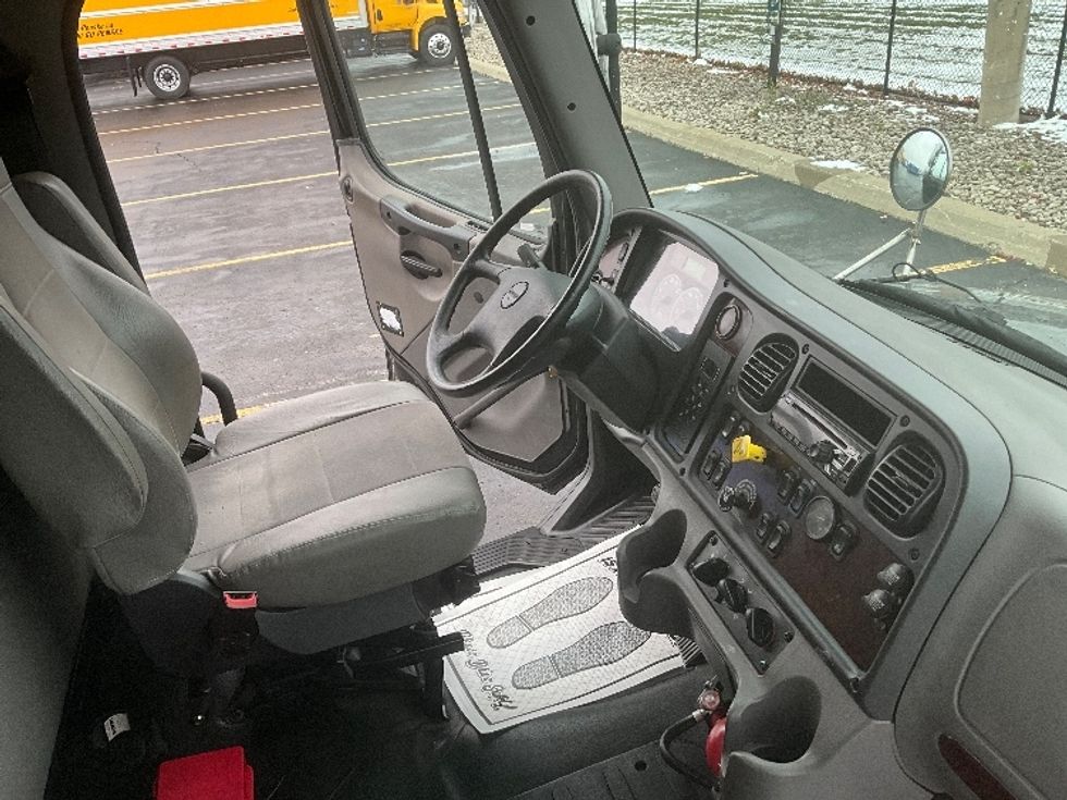Medium Duty Box Truck-Light and Medium Duty Trucks-Freightliner-2018-M2-Cambridge-ON-37,164\n\t\tkm-$ 85,500 - Image 21