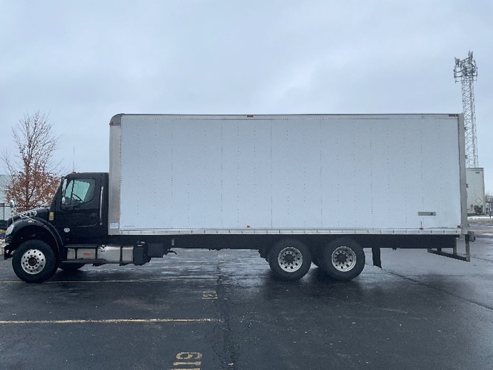 Medium Duty Box Truck-Light and Medium Duty Trucks-Freightliner-2018-M2-Cambridge-ON-37,164\n\t\tkm-$ 85,500 - Image 4