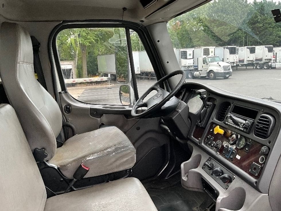 Medium Duty Box Truck-Light and Medium Duty Trucks-Freightliner-2018-M2-Capitol Heights-MD-285,574\n\t\tmiles-$ 36,000 - Image 22