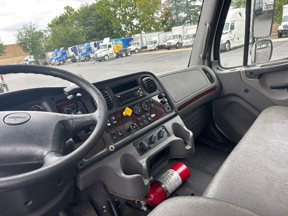 Medium Duty Box Truck-Light and Medium Duty Trucks-Freightliner-2018-M2-Capitol Heights-MD-308,500\n\t\tmiles-$ 31,000 - Image 18